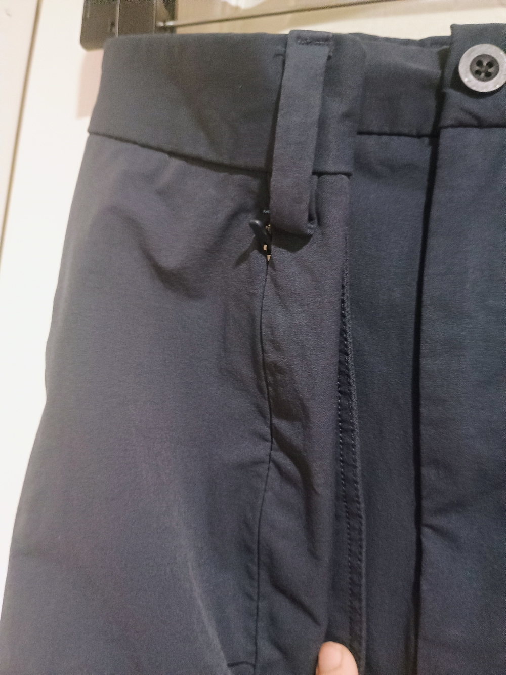 Vineyard Vines Men's Chinos in Navy and Khaki 2 Pair Stretchy Active Size 48x30 - Picture 7 of 9